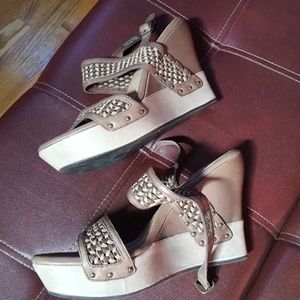 Women's 10 UGG neutral slingback leather wedges